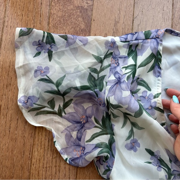 Saint + Secrets Floral V-Neck Dress - Picture 4 of 8